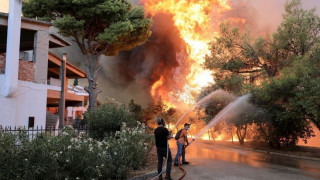Εθνικός σπαραγμός, καίγεται η πατρίδα