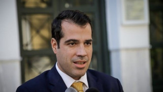 «Αναπνευστήρες έχουμε, γιατρούς δεν έχουμε»: Μεγαλοπρεπές «άδειασμα» του Πλεύρη