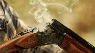 Ηλεία: Πυροβόλησε τη μητέρα του κατά λάθος- Το απίστευτο περιστατικό