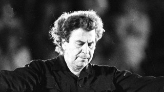 Μίκης Θεοδωράκης: Συγκινεί η τελευταία φωτογραφία με τη γυναίκα του