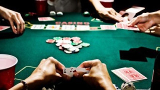 Συνελήφθησαν γιατί έπαιζαν πόκερ σε ίντερνετ καφέ στη Θεσσαλονίκη