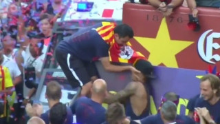 «Τύφλα» ο Τσάβι στο πούλμαν της χαράς! (vid)