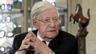 Χέλμουτ Σμιτ: Υπέρ της διαγραφής χρέους και επενδυτικού προγράμματος
