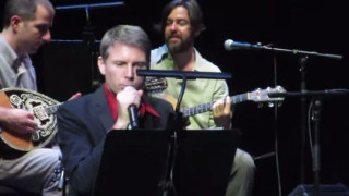 Ο τραγουδιστής των Franz Ferdinand τραγουδάει Βαμβακάρη! (video)
