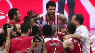 Σαμπάνιες και πριμ στα αποδυτήρια