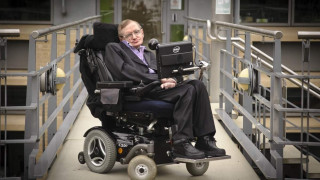 Ο Stephen Hawking εξομολογείται την απέραντη μοναξιά της ζωής του