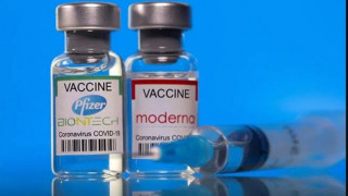 Χρυσοφόρες οι ενισχυτικές δόσεις των εμβολίων –Πόσα θα κερδίσουν Pfizer και Moderna