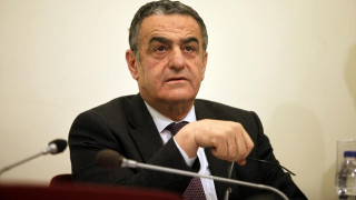 Βουλή: Ο Χαράλαμπος Αθανασίου έπεσε θύμα των... μικροφώνων - Ακούστηκε να μιλά για τσίπουρα