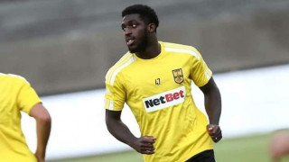 Δεν θέλει να τους αφήσει... μόνους