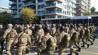 Θεσσαλονίκη - Παρέλαση: Για πρώτη φορά με... αλεξίπτωτο θα φτάσει η Ελληνική σημαία