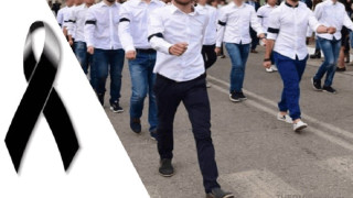 Θεσσαλονίκη: Με μαύρα περιβραχιόνια παρέλασαν συμμαθητές 18χρονου που σκοτώθηκε σε τροχαίο