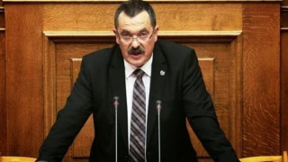 Έσκισε το νομοσχέδιο για την ιθαγένεια ο Παππάς της ΧΑ