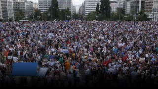 Συγκέντρωση υπέρ του «Όχι» τη Δευτέρα, «Μένουμε Ευρώπη» την Τρίτη