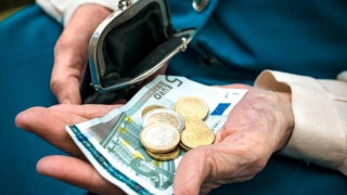 Αγώνας δρόμου για να βρεθούν 150 εκατ. για τις συντάξεις