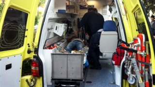 Τρεις τραυματίες μετά από σύγκρουση μηχανής με ομάδα Ρομά