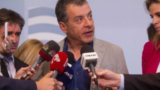 Θεοδωράκης: Να μη γίνει η χώρα ζητιάνος στα Βαλκάνια