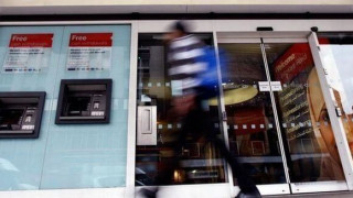 Απίστευτη κλοπή: Πήραν από γιαγιά 80.000 ευρώ και τα... έβαλαν στην τράπεζα!