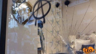 Διαδηλωτές έσπασαν τζαμαρίες καταστημάτων στην Τσιμισκή