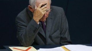 Σόιμπλε: Η Ελλάδα θα παραμείνει προς το παρόν στο ευρώ ακόμη και με «όχι»