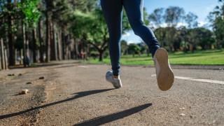 Ποιον κίνδυνο αποκαλύπτει ο τρόπος που περπατάμε;