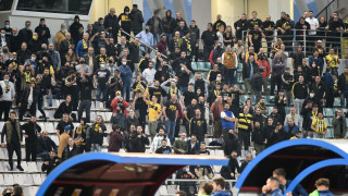 Δεληζήσης σε οπαδούς: «Ηρεμήστε, θα διακοπεί ο αγώνας»