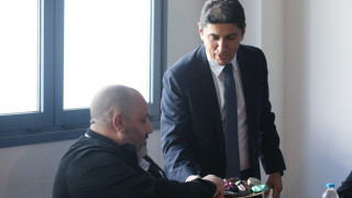 Σε «δυσμένεια» ο Λευτέρης Αυγενάκης, σε ελεύθερη πτώση η... «δημοφιλία του»