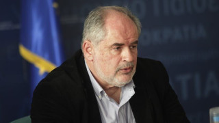 Διαψεύδει και ο Φωτάκης ότι είναι ο υπουργός που «σήκωσε» 200.000 ευρώ 