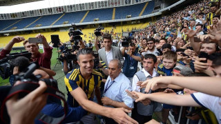 Κακός χαμός για τον Ρόμπιν Φαν Πέρσι! (pics+video)
