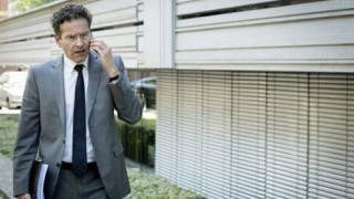 Ντάισελμπλουμ: Παραμένει στόχος η διατήρηση της Ελλάδας στο ευρώ