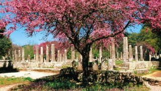 «Βοηθήστε την Ελλάδα, κάντε διακοπές εκεί»