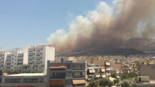 Μεγάλη πυρκαγιά στον Υμηττό - Εγκαταλείπουν σπίτια