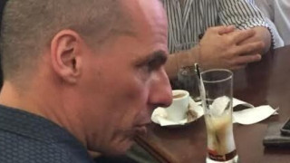 Βαρουφάκης από το...καφενείο της Βουλής