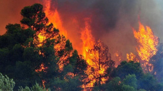 Ανεξέλεγκτη φωτιά στη Νεάπολη Λακωνίας - Εκκενώνονται χωριά