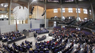 -Η Bundestag θα συνεδριάσει για τρίτο πακέτο στήριξης στην Ελλάδα