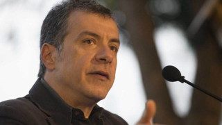 Θεοδωράκης: «Ο πρωθυπουργός να μην διακινδυνεύσει την παραμονή στο ευρώ»