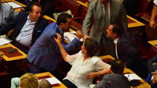 Ο Κάτανας λίγο έλειψε να... αρπάξει τον Γεωργιάδη