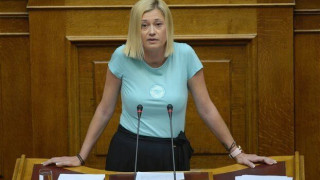 Επίθεση από Ραχήλ Μακρή: Βάρκιζα Νο. 2!