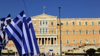 Πως τα πέντε άρθρα έγιναν δύο: Το παρασκήνιο στο τρίγωνο Μαξίμου- ΑΝΕΛ- ΝΔ 