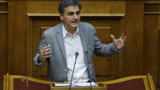 Ο Τσακαλώτος, η Μέρκελ και ο... Σουάρες (video)