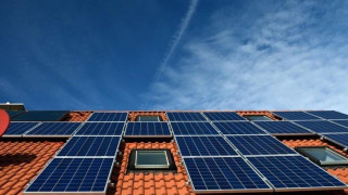 Η ευκαιρία του νέου «Εξοικονομώ»: «Ψήνονται» νέα προγράμματα για θερμοσίφωνα και φωτοβολταϊκά