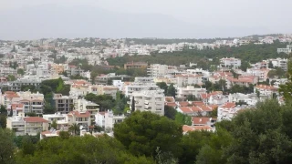 Βίλες, σπίτια και οικόπεδα «φιλέτα»: Το τριήμερο των... μεγάλων «σφυριών»