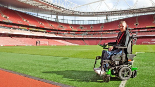 Τζον Μπόλντινγκ: Παίζοντας ποδόσφαιρο πάνω σε ηλεκτρικό αμαξίδιο