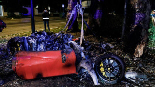 Σοκαριστικές στιγμές μπροστά στη φλεγόμενη Ferrari: «Αδερφέ μου!»