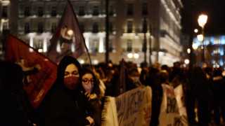 Πορεία διαμαρτυρίας στο Σύνταγμα για τον βιασμό της 24χρονης Γεωργίας (pics+vid)