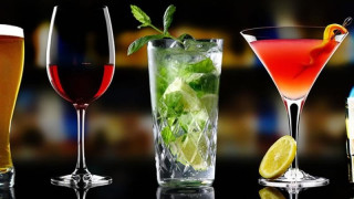 Πόσα ποτά μπορείς να πιεις πριν σε «πιάσει» το αλκοτέστ