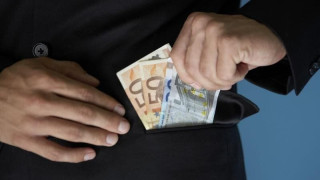 Εξαπάτησε ηλικιωμένο προσποιούμενος ότι είναι συγγενής του & του πήρε 100 ευρώ