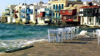 Κρούσματα φοροδιαφυγής σε Μύκονο και Σαντορίνη  