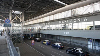 Συλλήψεις για παράνομη μεταφορά μεταναστών στο αεροδρόμιο «Μακεδονία»
