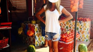 Ποια εντυπωσιακή τραγουδίστρια εκτέλεσε χρέη... μανάβισσας;