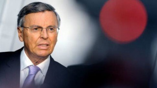 Κορυφαίος αντάρτης της Μέρκελ παραιτείται από επιτροπή στη Βουλή λόγω Ελλάδας 